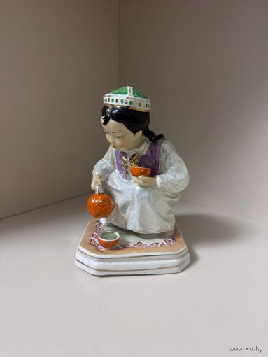 Статуэтка ''Узбечка с чайником'' СССР