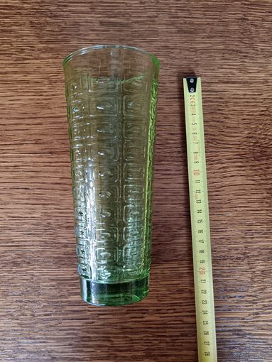 Ваза. Зелёное стекло.