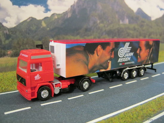 Модель грузового автомобиля Volvo F12 (9). Масштаб НО-1:87.