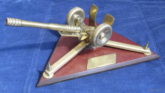 Настольный сувенир полковнику артиллеристу