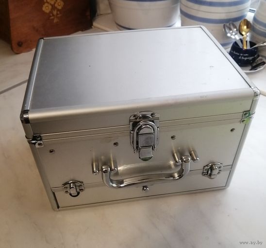 Чемоданчик для косметики б у