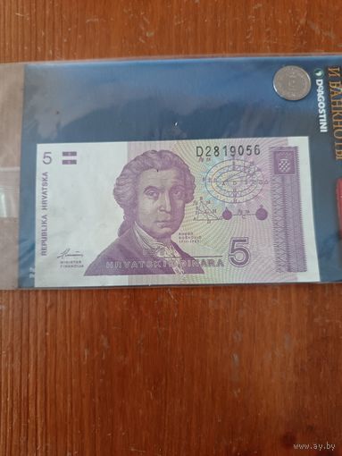 Банкнота и монета в упаковке