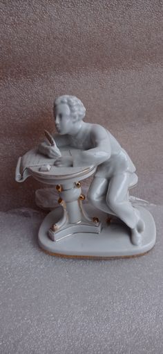 КОЛЛЕКЦИОННАЯ ФАРФОРОВАЯ СТАТУЭТКА ЮНЫЙ ПУШКИН  ЛФЗ СССР ОРИГИНАЛ  .  Распродажа Коллекции !!! . Экспресс  Аукцион не с рубля без МПЦ и прочего 3 ДНЯ  .Много лотов в продаже .