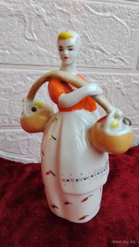 КОЛЛЕКЦИОННАЯ ФАРФОРОВАЯ СТАТУЭТКА ДЕВУШКА С ГРИБАМИ ЗКХ СССР РАННЯЯ ОРИГИНАЛ  ЛОТ 2 .  Распродажа Коллекции !!! . Экспресс  Аукцион  с рубля без МПЦ и прочего 3 ДНЯ  .Много лотов в продаже .