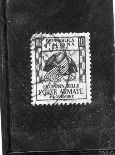 Италия.  Mi:IT 871. Крылья, меч и якорь. Серия: День Вооруженных Сил. 1952.