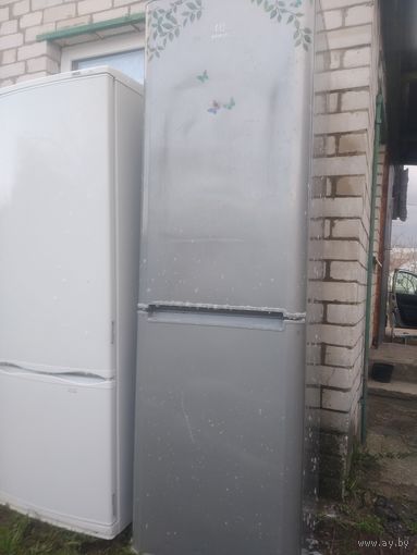 Холодильник Indesit серебристый 2м No frost.