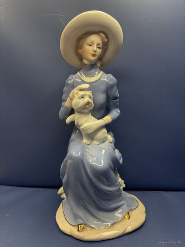 Статуэтка Дама с собакой фарфор