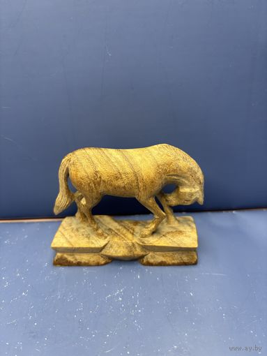 Статуэтка бегущая лошадь конь