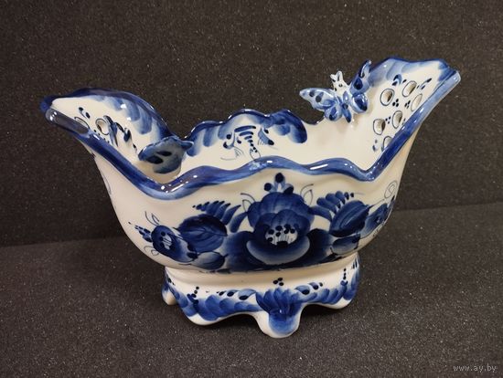 Фруктовница (Ладья, конфетницы) Бабочки, фарфор. СССР