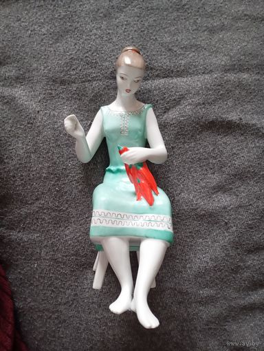 Фарфоровая статуэтка "Девушка с перцами", Hollohaza Холлохаза, Венгрия