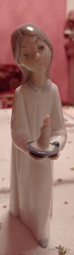 Статуэтка "Девушка со свечой". Lladro