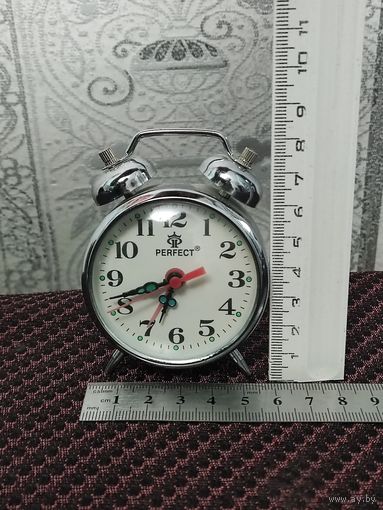 Будильник Perfect механический. 2. 80-е годы. Рабочий. Уверенный ход.