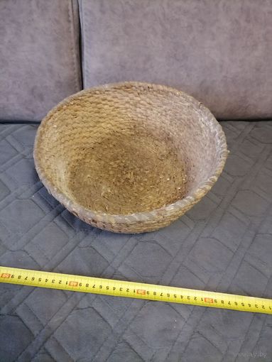Старая плетёная ёмкость