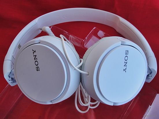 Наушники Sony MDR-ZX110AP (белый)