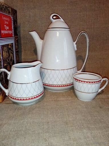 Кофейник сливочник и чашечка одним лотом кофейные Добруш СССР остатки сервиза