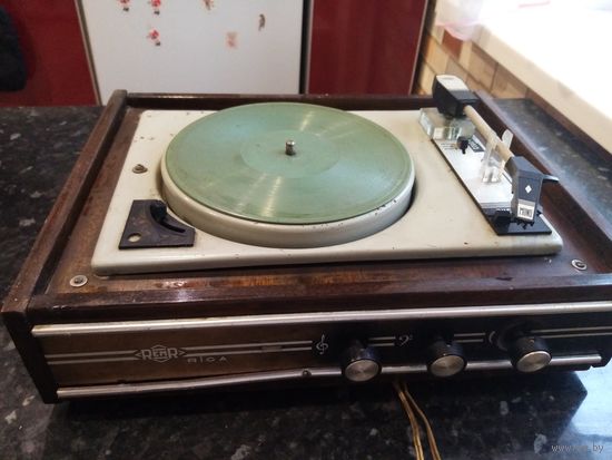 Электрофон Акорд на реставрацию...Без почты.