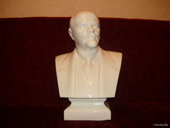 Бюст В.И.Ленина,фарфор.