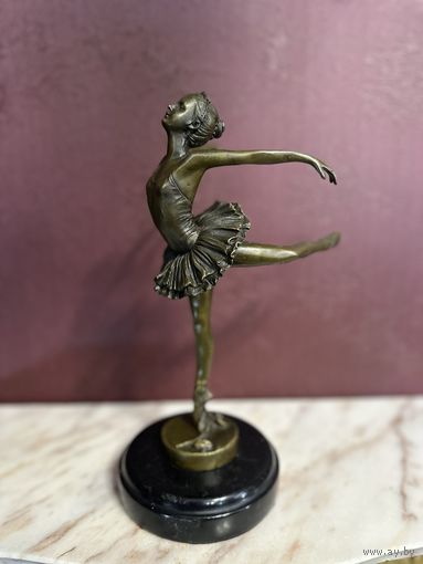 Полнотелая бронзовая балерина, Европа, клеймо, много лотов с рубля