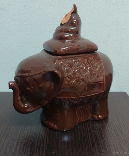 Игрушка пластмассовая снегурочка СССР. Винтажный слоник керамический  для хранения чая .