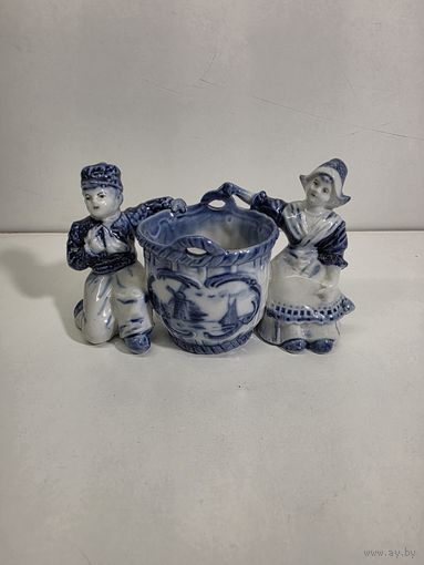 Пара детей. Delft. Голландия