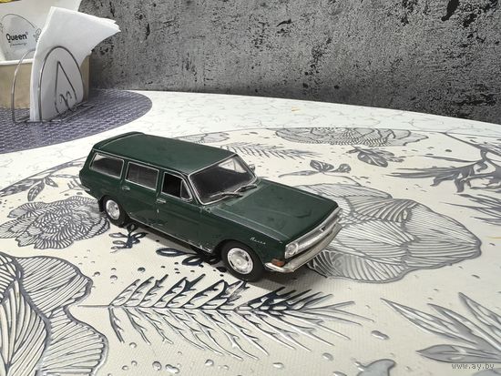 Машинка Волга зеленая