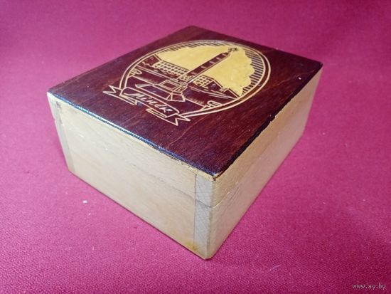 С рубля без мц. шкатулка "Мiнск", дерево, 13х11х6см. коробка 1р.