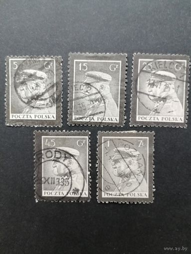 Польша 1935 Полная серия марок "Траурный выпуск по случаю смерти маршала Юзефа Пилсудского" (гашение без клея с наклейками) Mi.294-298 каталог 10.00 евро