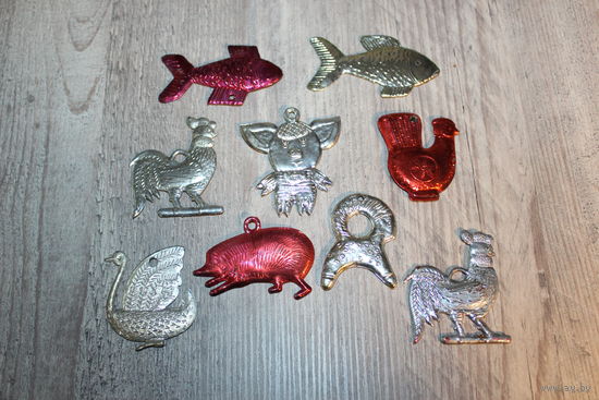 Ёлочные игрушки, времён СССР, пластик, 9 штук.