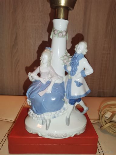 Фарфоровый светильник ГДР, высота с плафоном 40 см., клеймо.