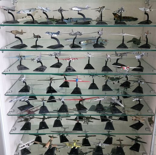 Модели из серии Легендарные самолеты. Более 65 шт + бонусом пластиковые клееные модели