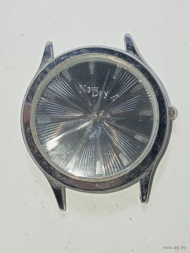 Кварцевые часы  New Day . С рубля .