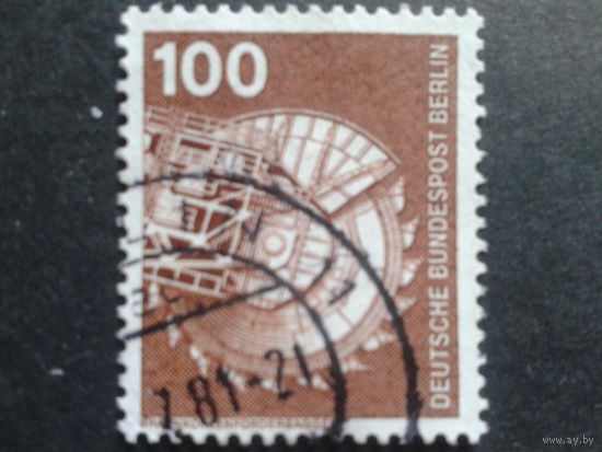 Берлин 1975 стандарт, техника Михель-0,6 евро гаш.