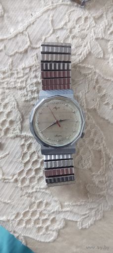 Часы Луч, ссср, кварц. С 1руб. Без М.Ц.
