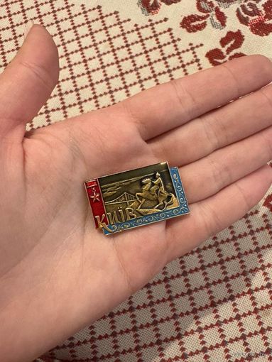 Киев ЗНАЧОК С РУБЛЯ