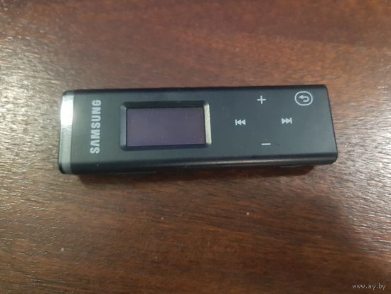 Mp3 плеер Samsung YP-U3, не работает дисплей. Установлена свежая батарея, музыка играет, долго. Хорошо определятся в ПК. 1гБ памяти. Также рассмотрю покупку дисплея, либо неисправного плеера с таким д