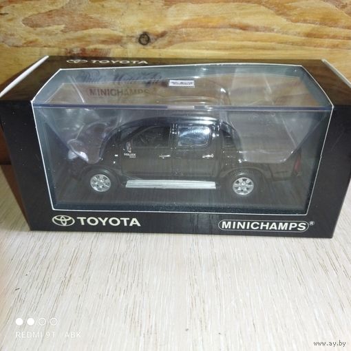 Toyota Hilux Pick-up 2007 .1:43 Minichamps