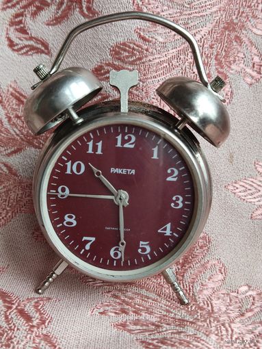 Маленькие часы-будильник "РАКЕТА" в отличном рабочем состоянии. 2 шт.