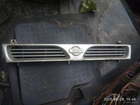 Лот 795. Решетка радиатора Nissan Sunny N14. Старт с 10 рублей!