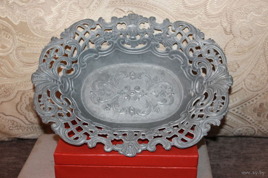 Оловянная конфетница, высота 6 см., Италия.