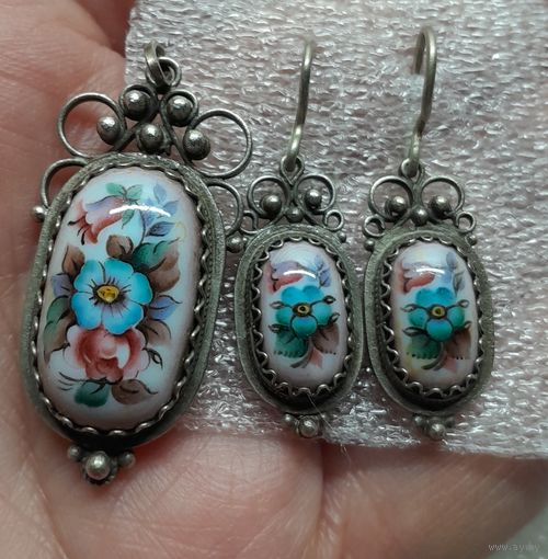 Комплект: серьги и кулон. Финифть.