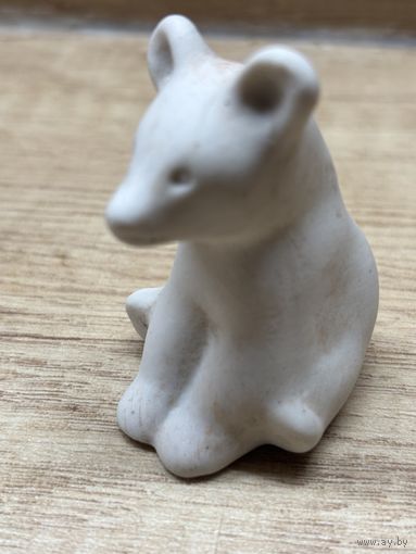 Очень милый мишка. Вероятно бисквит. производитель не установлен. За вашу цену с рубля.