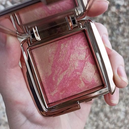 Румяна Hourglass в оттенке Luminous Flush