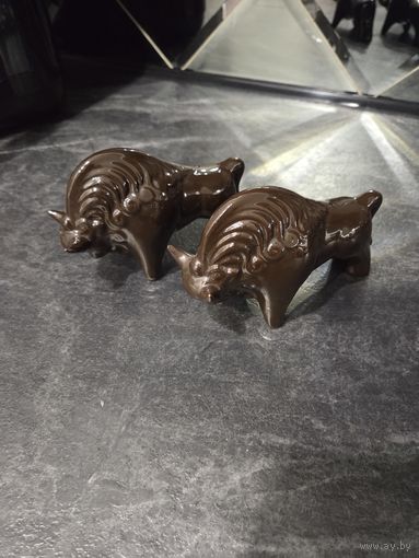 Два керамических зубра
