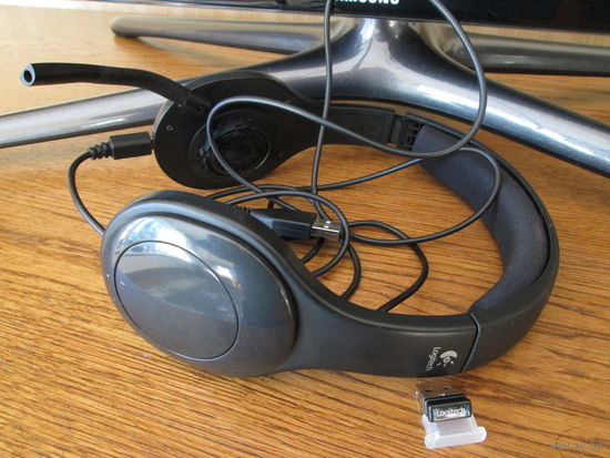 Наушники безпроводные Logitech H800.