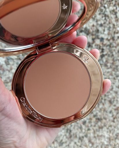 Бронзер Charlotte Tilbury Airbrush Bronzer 16 gr в оттенке 2 Medium