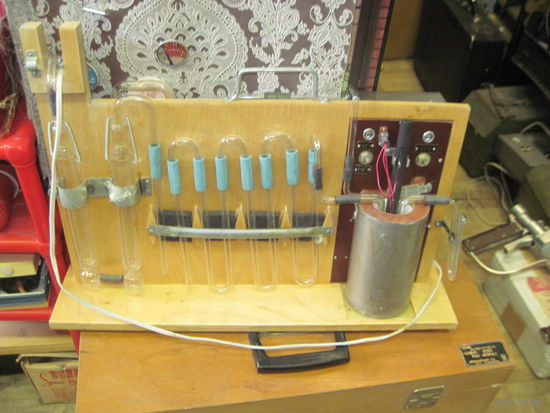 Некий Лабораторный химический электрический газоанализатор?.