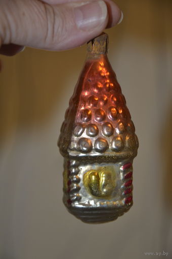 Домик с белкой