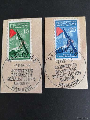 ГДР 1957 Две вырезки с марками серии "40 лет Октябрьской революции в России" (спецгашение) Mi.601-602 каталог 1.00 евро