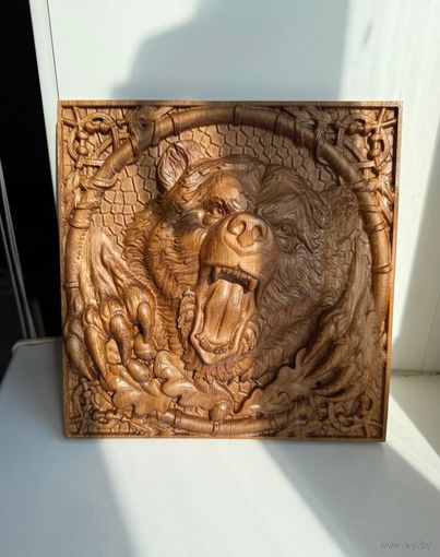 Панно резное из дуба Медведь