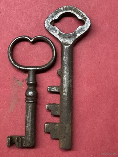 Ключи старинные.цена за два.